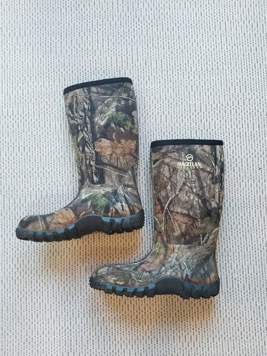 Magellan Hunting Tall Boots Mens 8 Camo Waterproof Neoprene Outdoors Mossy Oak.